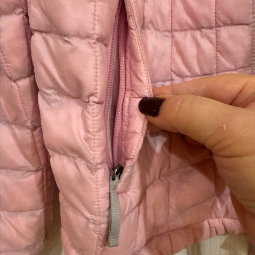 The North Face Light Pink Quilted Jacket
Size 10/12 - Picture 7 of 14